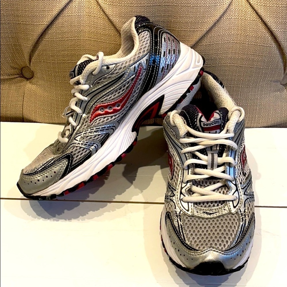 Saucony running shoes Sz 7.5